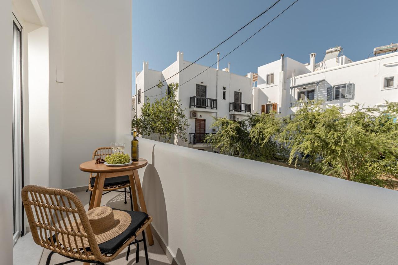 Heavenly Suites & Studios Naxos City Екстер'єр фото