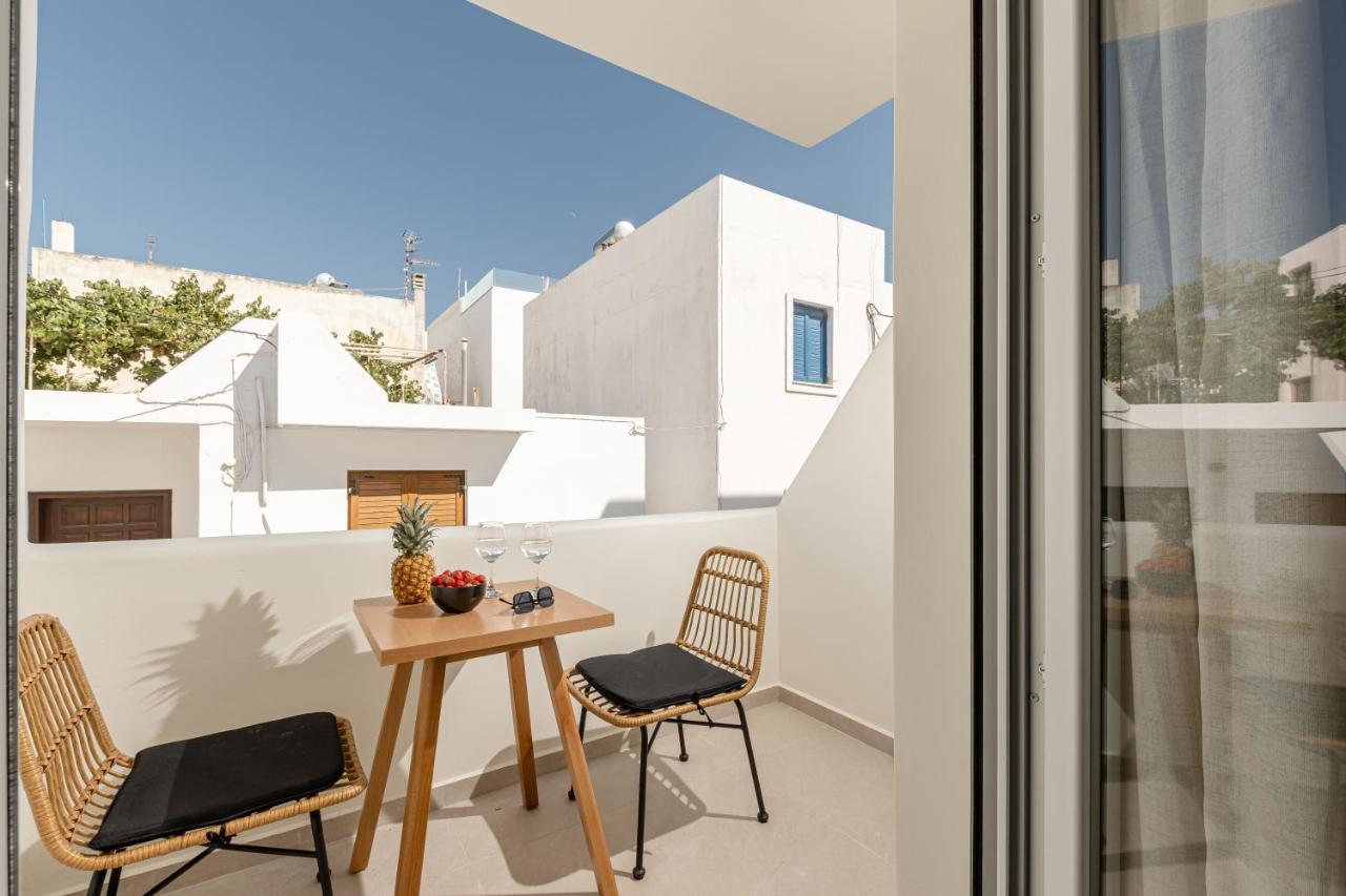 Heavenly Suites & Studios Naxos City Екстер'єр фото