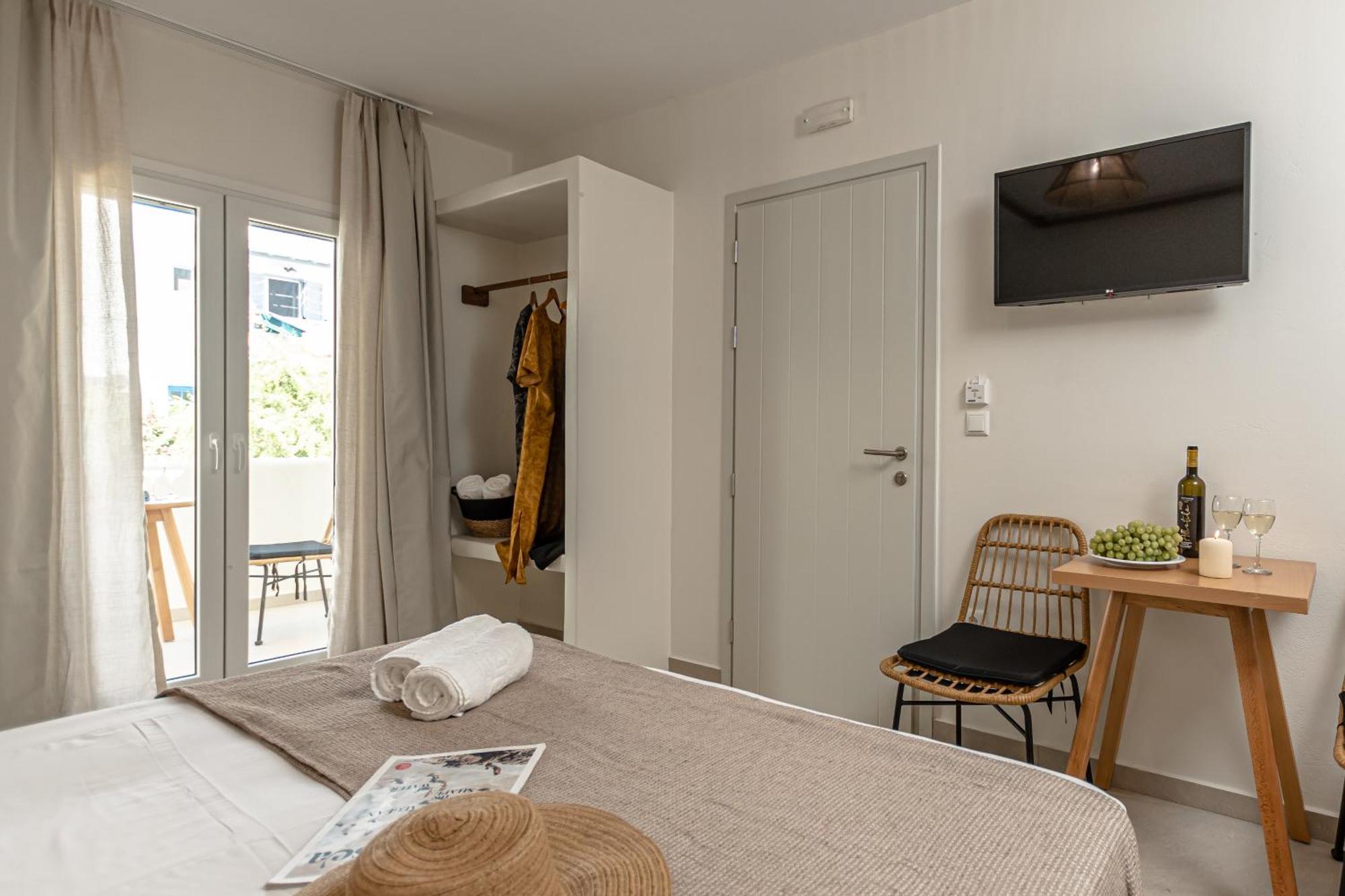 Heavenly Suites & Studios Naxos City Екстер'єр фото