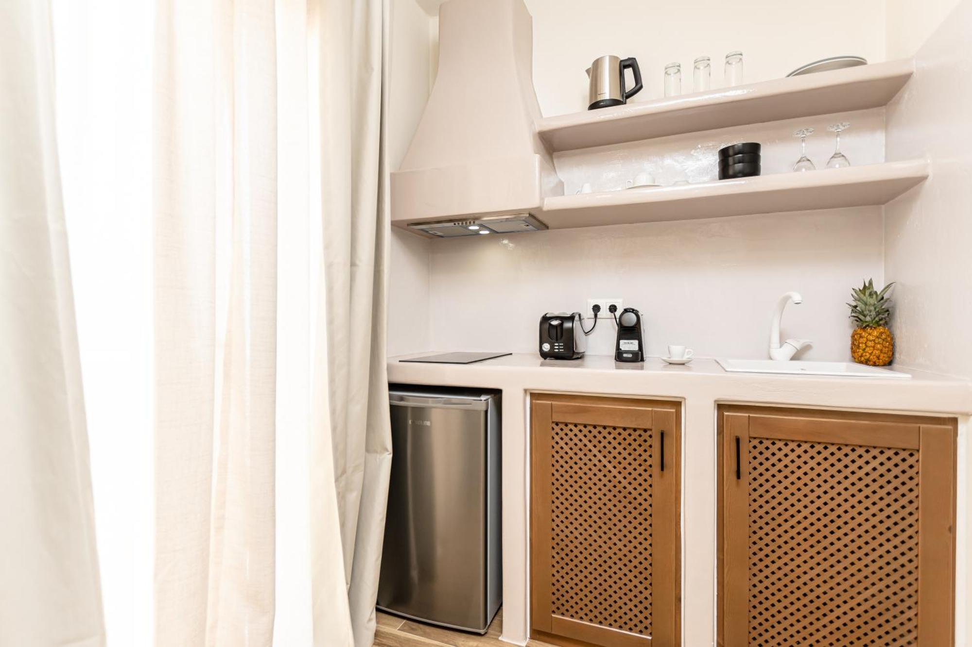 Heavenly Suites & Studios Naxos City Екстер'єр фото