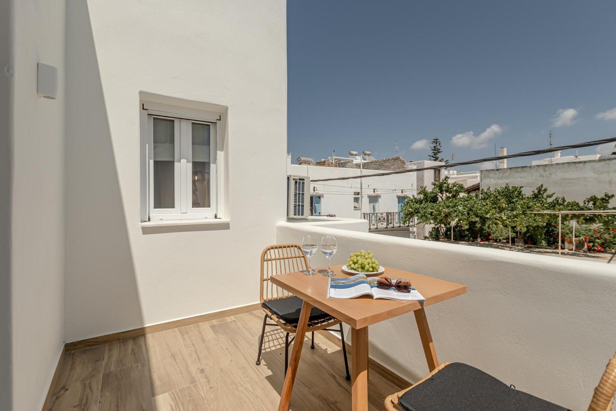 Heavenly Suites & Studios Naxos City Екстер'єр фото