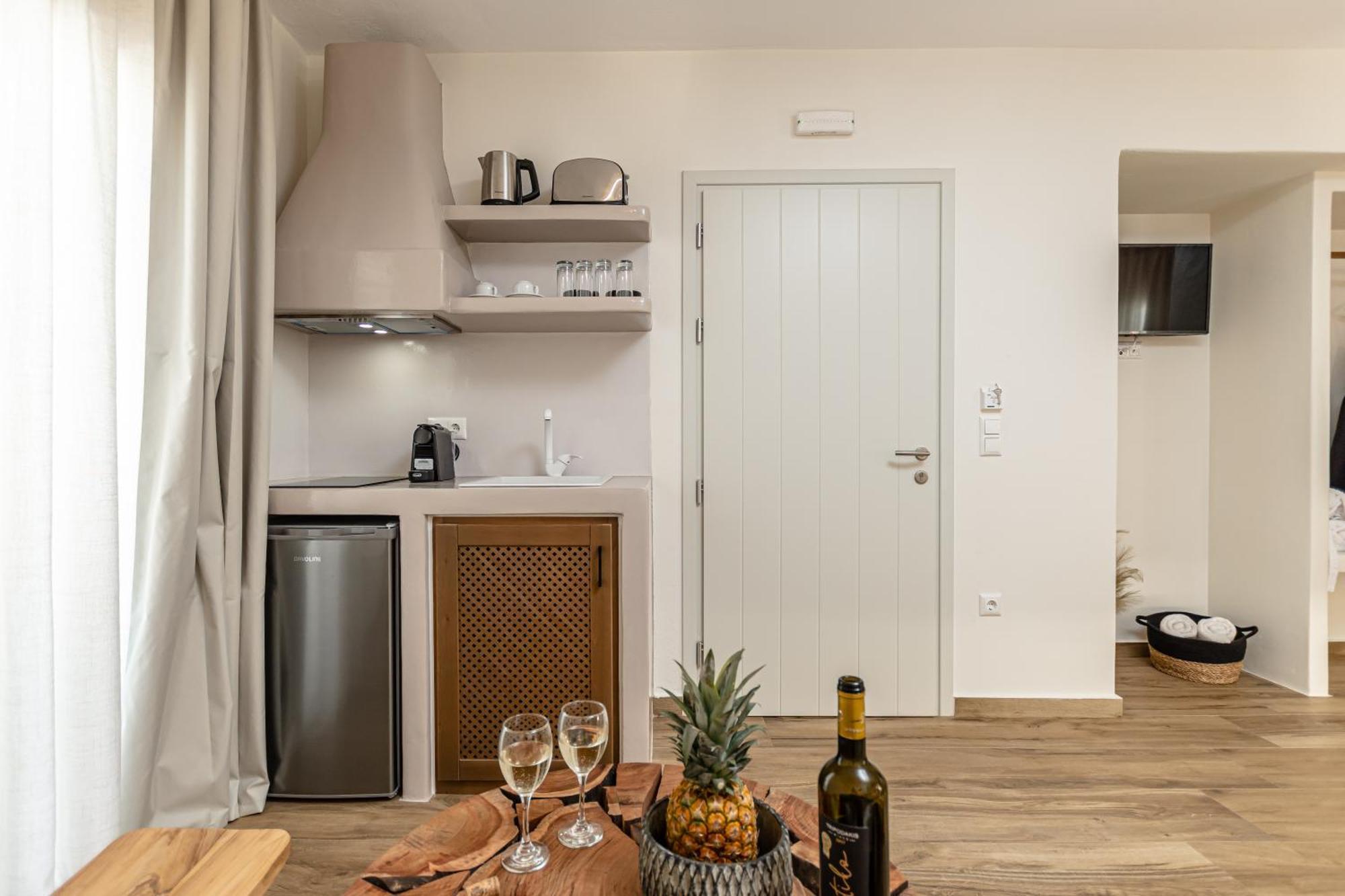 Heavenly Suites & Studios Naxos City Екстер'єр фото